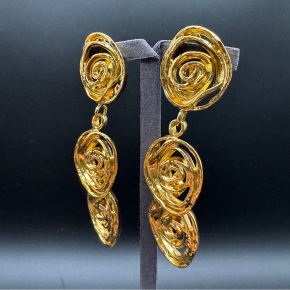 ❗️FINAL PRICE❗️LOT 913 18K gold plated Yves Saint Laurent vintage clip on - Picture 3 of 10